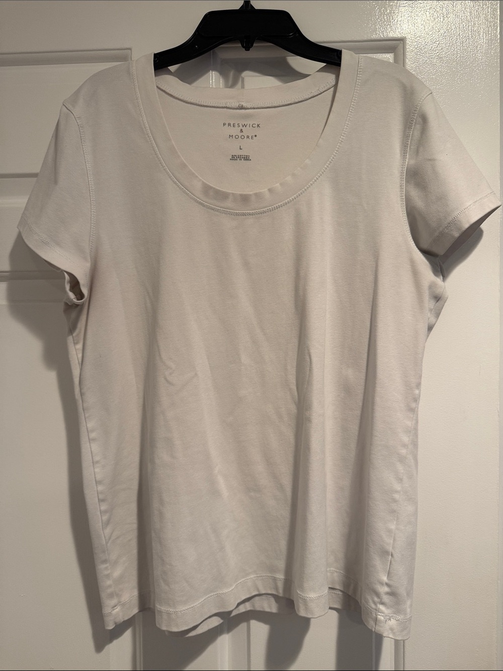 Preswick & Moore Cream Scoop Neck Short Sleeve Tee